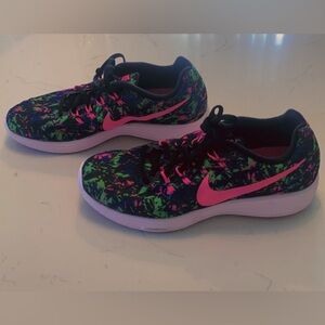 Nike RunEasy Running Shoe,Size 8,Black and pink